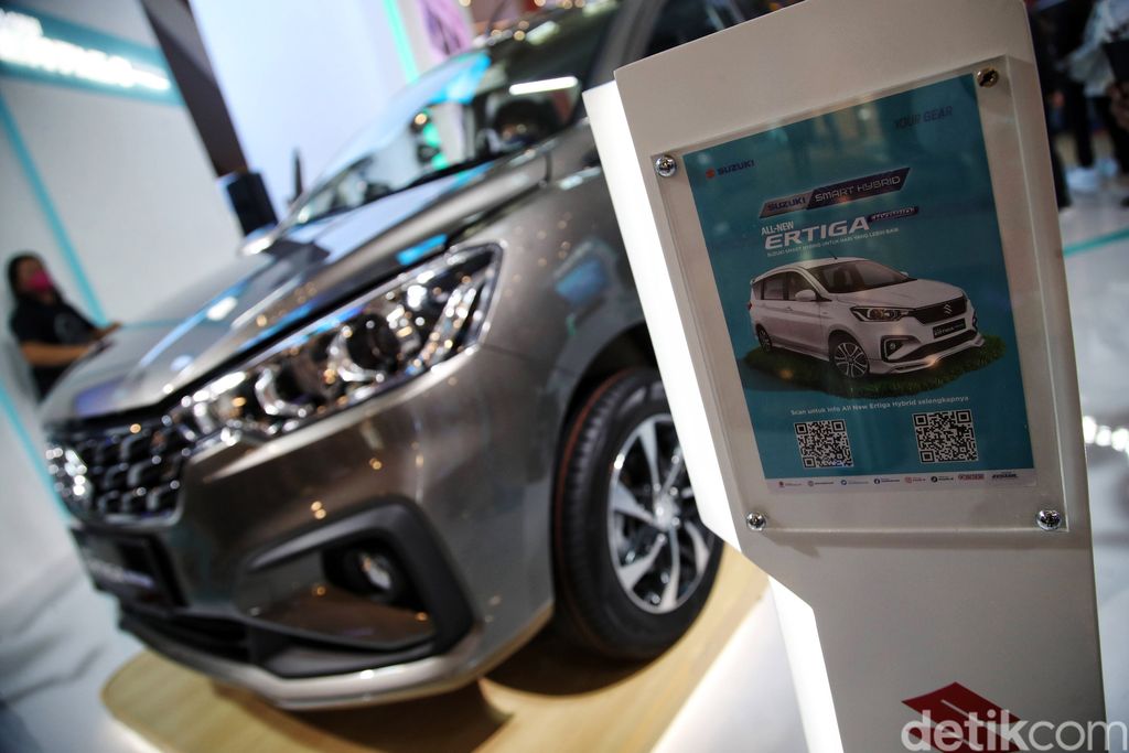 PT Suzuki Indomobil Sales resmi meluncurkan Ertiga Hybrid di Jakarta, Jumat (10/6). Mobil yang mengusung teknologi hybrid itu dijual dengan harganya yang cukup terjangkau.