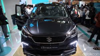 Secara umum, teknologi hybrid di Suzuki Ertiga Hybrid ini mirip dengan kepunyaan Ertiga Diesel yang sudah hadir lebih dulu. Namun kali ini, Suzuki Smart Hybrid yang ditanamkan di Ertiga lebih smart dengan bantuan baterai lithium ion.
