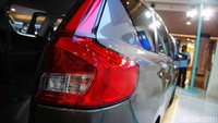 Panjang total Ertiga Hybrid di 4.395 mm, lebarnya 1.735 mm, dan tingginya 1.690 mm. Sedangkan untuk panjang sumbu rodanya di 2.740 mm dengan ground clearance 180 mm.