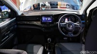 Untuk interior, All New Ertiga Hybrid kini tampil dengan menggunakan New MID Design, New Interior Ambience Color, New Seat Material Color, dan New Interior Ornament.