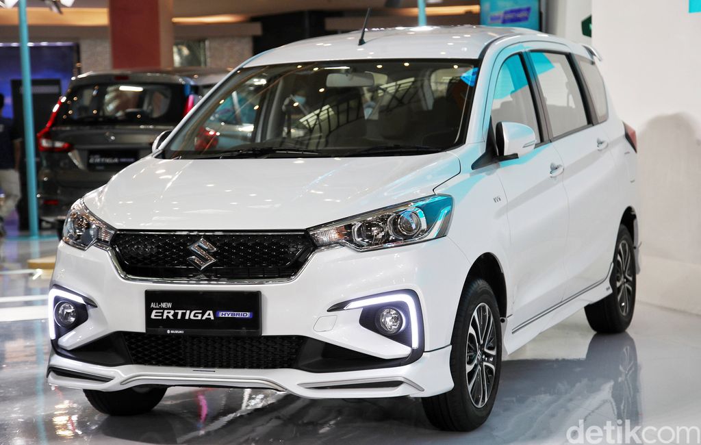 PT Suzuki Indomobil Sales resmi meluncurkan Ertiga Hybrid di Jakarta, Jumat (10/6). Mobil yang mengusung teknologi hybrid itu dijual dengan harganya yang cukup terjangkau.