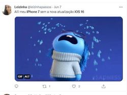 Meme Kemarahan dan Kesedihan Pengguna iPhone 7 Tak Dapat iOS 16