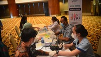 Tak hanya itu, dalam rangka HUT Asuransi Umum Mega, beberapa kegiatan pun telah digelar, mulai dari donor darah, health talk dan medical checkup dalam runtutan acaranya. 