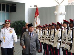 Prabowo Bertemu Menhan Singapura Bahas Kerja Sama SDM Pertahanan