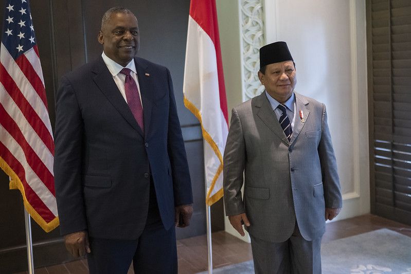 Menteri Pertahanan (Menhan) Prabowo Subianto bertemu dengan Menhan Amerika Serikat (AS) Lloyd James Austin III di Singapura.