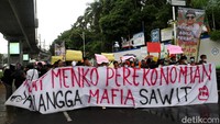 Massa yang mengatasnamakan Forum Masyarakat Anti Korupsi melakukan aksi di depan Gedung Kejaksaan Agung (Kejagung) RI, Kamis (9/6/2022).