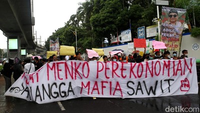 Momen Demonstran Dukung Kejagung Ungkap Kasus CPO Migor