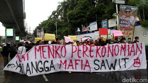 Momen Demonstran Dukung Kejagung Ungkap Kasus CPO Migor