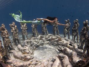 Putri Duyung di Dunia Nyata, Pecahkan Rekor Kedalaman 52 Meter