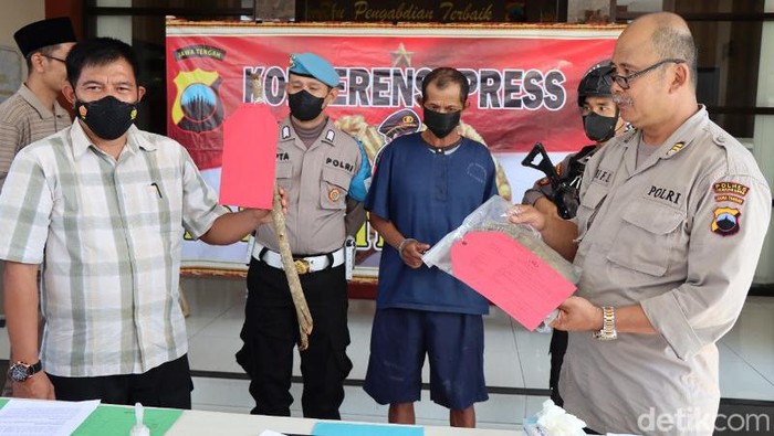 Pelaku penganiayaan S diamankan Polres Temanggung. (foto: Dokumentasi Humas Polres Temanggung).