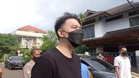 Sergio hari ini juga dibawa ke kantor polisi. Dia mengaku hanya dimintai klarifikasi oleh polisi. (Foto: Anggi-detikcom)