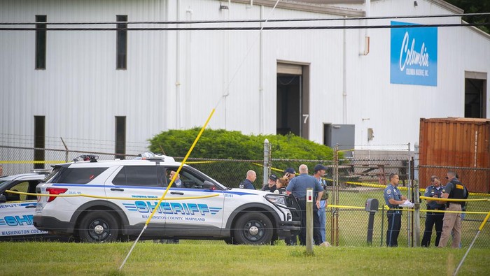 Insiden penembakan menewaskan 3 orang di Maryland, Amerika Serikat. Lokasi kejadian penembakan kini dijaga ketat oleh polisi. Ini penampakannya.