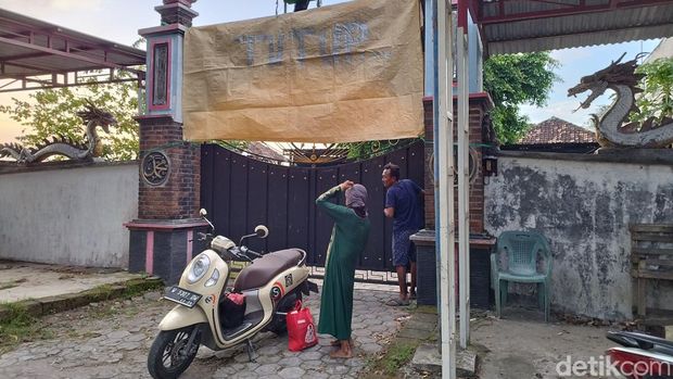 Pesanggrahan Keramat Ki Ageng di Desa Jogodalu, Benjeng, Gresik tempat pernikahan manusia dengan domba ditutup.