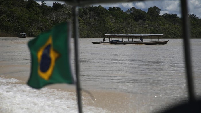 Seorang jurnalis Inggris dan ahli adat dari Brasil hilang di area hutan Amazon sejak beberapa hari yang lalu. Proses pencarian keduanya masih terus dilakukan.