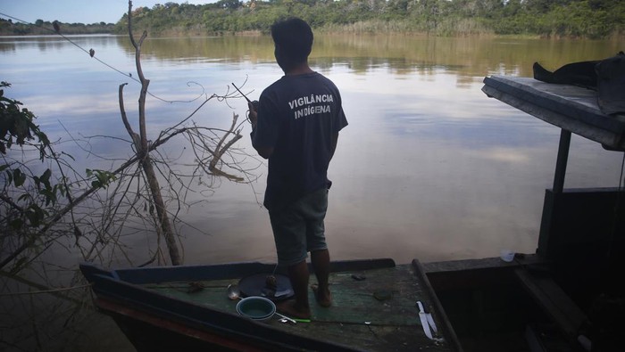 Seorang jurnalis Inggris dan ahli adat dari Brasil hilang di area hutan Amazon sejak beberapa hari yang lalu. Proses pencarian keduanya masih terus dilakukan.