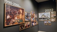 Di sudut sejarah berikutnya, tampak potret dari tahun 1990-an hingga Sarinah di masa kini. Mengutip dari laman resmi Sarinah, pada tahun 1990-an Sarinah merenovasi gedungnya yang berada di Jalan M.H. Thamrin. (Yasmin Nurfadila/detikTravel)