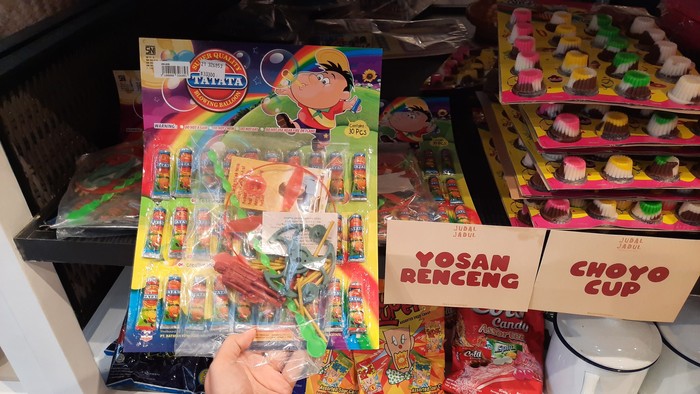 Aneka Produk Lokal di Basemen Sarinah