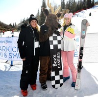 Acara tersebut diselenggarakan pada awal April. Keduanya pun konsisten tanpa menunjukkan kemesraan. Ramona diketahui sebagai fashionista. Dia memiliki brand fashion bernama  Lemon Ve Limon.Foto: Getty Images