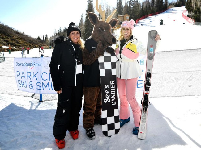 Acara tersebut diselenggarakan pada awal April. Keduanya pun konsisten tanpa menunjukkan kemesraan. Ramona diketahui sebagai fashionista. Dia memiliki brand fashion bernama  Lemon Ve Limon.Foto: Getty Images
