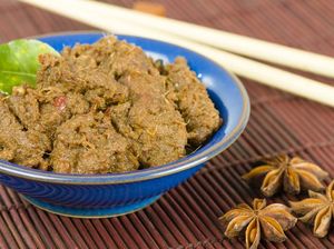 Untuk Turis Bule: Ini 12 Makanan Indonesia yang Harus Dicoba