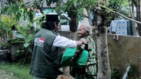 Paket sembako itu dibagikan kepada para penerima manfaat yang tersebar di Kota Mataram, Kabupaten Lombok Tengah, Kabupaten Lombok Barat, Kabupaten Lombok Timur dan Kabupaten Lombok Utara oleh Nu Care-Lazisnu.