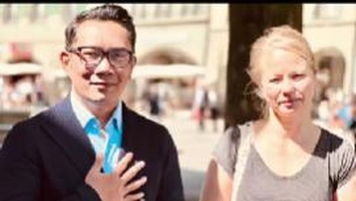 Ridwan Kamil bersama seorang guru yang menemukan Eril