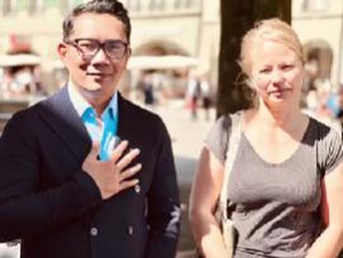 Ridwan Kamil bersama seorang guru yang menemukan Eril