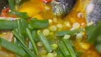 Ririn juga tak pelit berbagi informasi resep pada followersnya. Ketika ia membuat ikan mujair bumbu woku, dirinya turut mencantumkan resepnya.