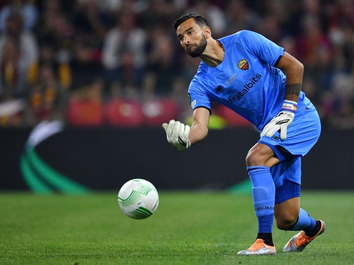 TIRANA, ALBANIA - MAY 25: Rui Patricio of AS Roma passes the ball during the UEFA Conference League final match between AS Roma and Feyenoord at Arena Kombetare on May 25, 2022 in Tirana, Albania. (Photo by Valerio Pennicino - UEFA/UEFA via Getty Images)