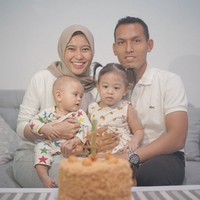 Aktris FTV Jian Batari juga menikah dengan seorang anggota TNI bernama Harry Dany Syahputra. Rumah milik Jian dan Harry terlihat minimalis dan sederhana dengan didominasi warna abu-abu. Foto: Instagram/@jianbatari