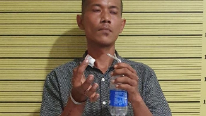 Polrestabes Medan tangkap pengedar sabu yang berkeliaran di Jalan Perbatasan, Gang Artis, Desa Bandar Setia, Kecamatan Percut Sei Tuan pada Rabu (8/6/2022). Istimewa
