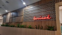 Sarinah yang memang emrupakan tempat belanja, di jantung kota Jakarta, dan menawarkan spot Instagramable plus banyak tempat nongkrong baru menjadi paket komplet bagi warga Jakarta. Poin-poin itu ditambah kebaruannya membuat traveler seolah merasa wajib untuk singgah ke mal itu. (Yasmin Nurfadila/detikcom)