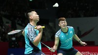 Fajar/Rian sempat kecolongan di saat sudah memimpin jauh. Beberapa kesalahan membut Lee/Wang bisa merebut poin dan menipiskan jarak menjadi 13-15.