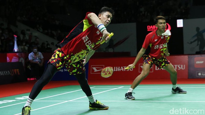 Fajar Alfian/Muhammad Rian Ardianto berhasil ke semifinal Indonesia Masters 2022. Fajar/Rian mendepak wakil Taiwan dengan skor 21-15, 21-18.