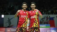 Kok pengembalian Wang memberikan keuntungan bagi Fajar/Rian dan skor berubah menjadi 20-18. Fajar/Rian pun sukses ke semifinal setelah smash-smashnya gagal dikembalikan dan skor tuntas 21-18.