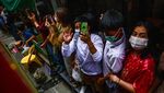 Sensasi Belanja di Pasar Mepet Rel di Thailand, Kayak Apa Ya?