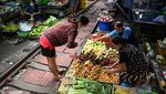 Sensasi Belanja di Pasar Mepet Rel di Thailand, Kayak Apa Ya?