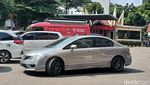 Potret Mobil Penabrak Polisi di Jaksel: Kaca Bolong Didor, Bumper Patah