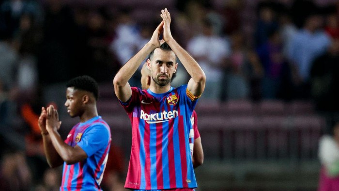 BARCELONA, SPAIN - MAY 1: Sergio Busquets of FC Barcelona during the La Liga Santander  match between FC Barcelona v Real Mallorca at the Camp Nou on May 1, 2022 in Barcelona Spain (Photo by David S. Bustamante/Soccrates/Getty Images)