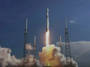 SpaceX Dragon Elon Musk Tiba di Dermaga Luar Angkasa