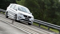 Suzuki Ertiga belakangan juga upgrade dengan menawarkan varian hybrid. Foto: Muhammad Hafizh Gemilang/detikOto