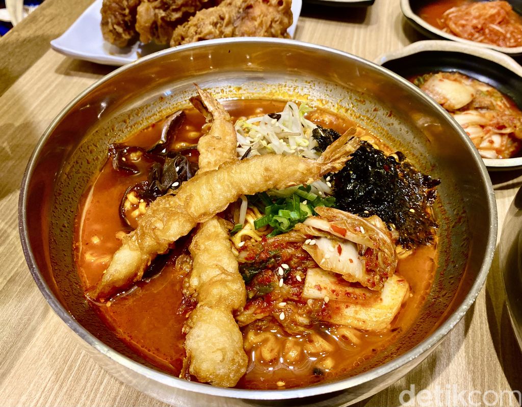 Ultra Ramyeon, resto Korea yang wajib dikunjunci pecinta drakor.