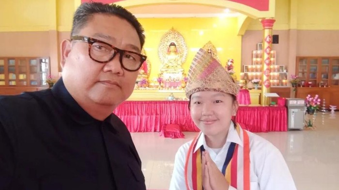 Wakacung Tanarya, Kim Jong Un KW