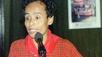 Wiji Thukul adalah seorang aktivis yang juga budayawan. Dia banyak menulis puisi, karya musik dan mendirikan sebuah grup teater. Karya-karyanya cukup kritis, terutama menyangkut masalah HAM dan tirani orde baru.Pria kelahiran 23 Agustus tahun 1963, itu hingga kini adalah sosok yang masih terus dicari keberadaannya. Dia hilang misterius saat kerusuhan tahun 1998 meletus. (wijithukul.tk)