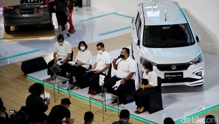 All New Ertiga Hybrid resmi diluncurkan di Indonesia. Mobil Low MPV hybrid pabrikan Suzuki ini dijual mulai dari Rp 270 jutaan lho. Penasaran?