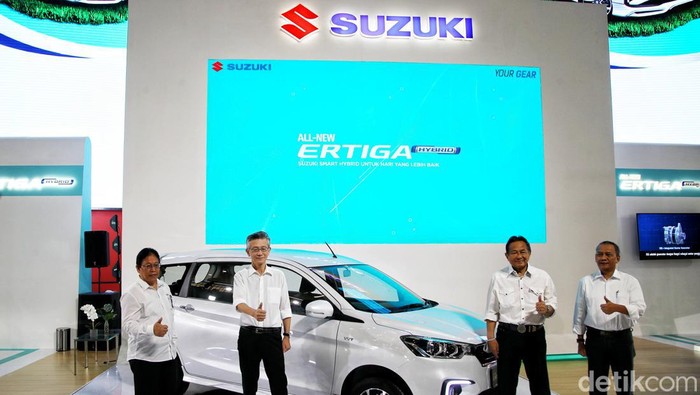 All New Ertiga Hybrid resmi diluncurkan di Indonesia. Mobil Low MPV hybrid pabrikan Suzuki ini dijual mulai dari Rp 270 jutaan lho. Penasaran?