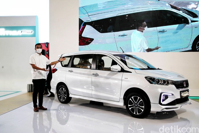 All New Ertiga Hybrid resmi diluncurkan di Indonesia. Mobil Low MPV hybrid pabrikan Suzuki ini dijual mulai dari Rp 270 jutaan lho. Penasaran?