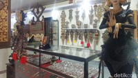 Menurutnya, IKM-IKM yang hadir ini berasal dari semua Kabupaten/Kota di Bali dan yang telah melewati tahap akurasi ketat oleh pihak Dekranasda Bali. Adapun salah satu syarat dalam akurasi yang pihaknya maksud adalah IKM haruslah menampilkan produk sendiri dan harus memiliki ciri khas tersendiri.  
