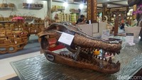 Serta kegiatan PKB ini terbuka bagi masyarakat umum yang telah menerima vaksinasi COVID-19 dosis ketiga atau booster.  