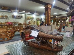 Industri Kecil Menengah (IKM) yang meramaikan pelaksanaan Pesta Kesenian Bali (PKB) ke-44 pada 12 Juni-10 Juli 2022 bertempat di Art Center Denpasar, Bali.. Foto: Ni Made Lastri Karsiani Putr